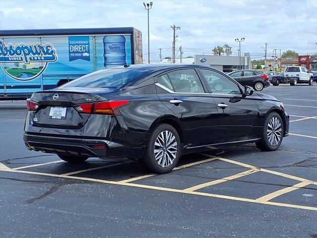 Photo of 2023 Super Black Nissan Altima