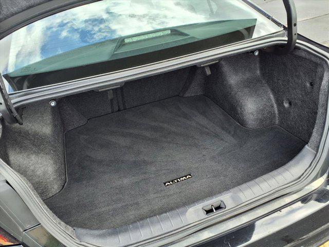 Photo of 2023 Super Black Nissan Altima