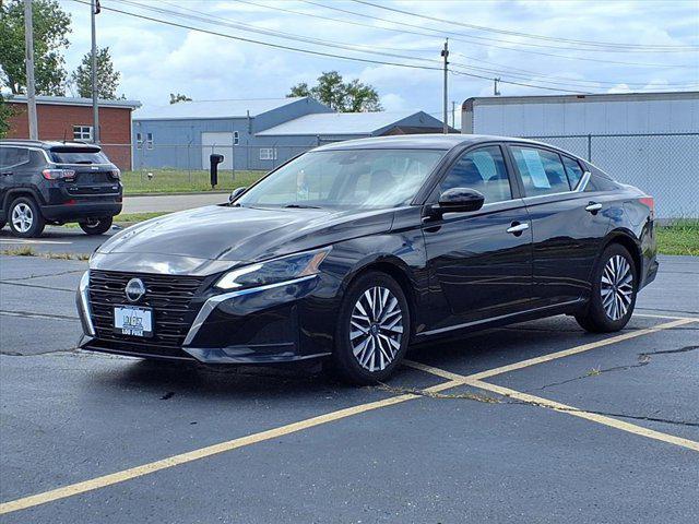 Photo of 2023 Super Black Nissan Altima