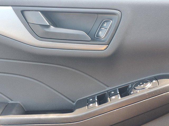 Photo of 2024 Carbonized Gray Metallic Ford Escape