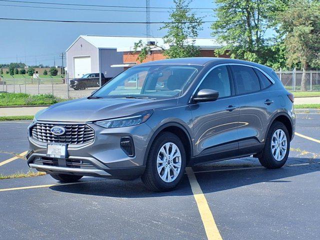 Photo of 2024 Carbonized Gray Metallic Ford Escape