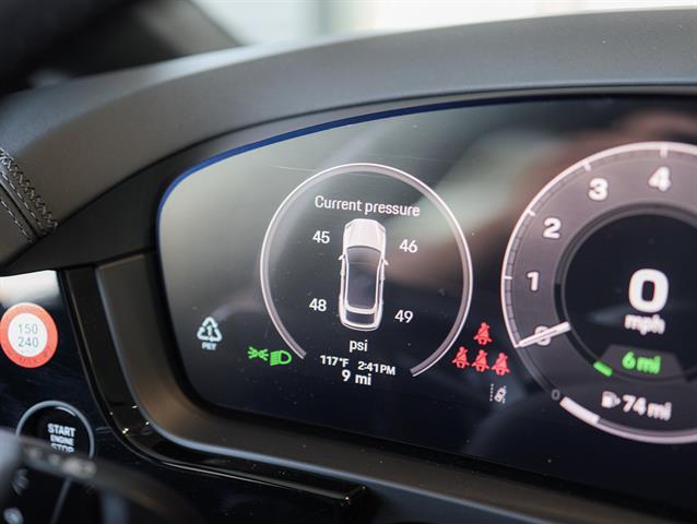 Photo of 2025 Arctic Grey Porsche Cayenne