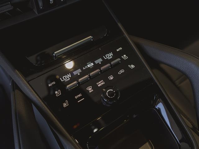 Photo of 2026 Carrara White Metallic Porsche Cayenne