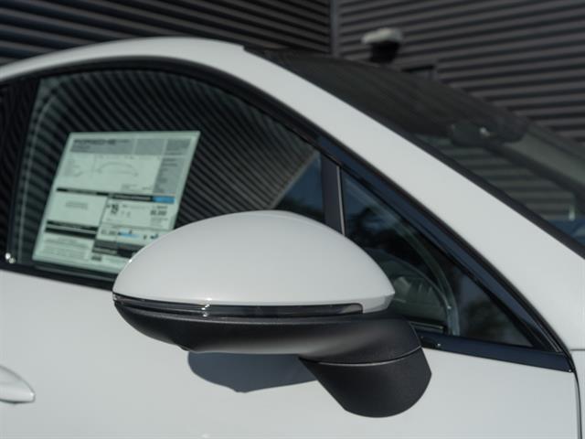 Photo of 2026 Carrara White Metallic Porsche Cayenne