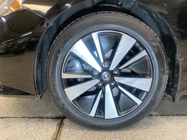 Photo of 2022 Super Black Nissan Altima