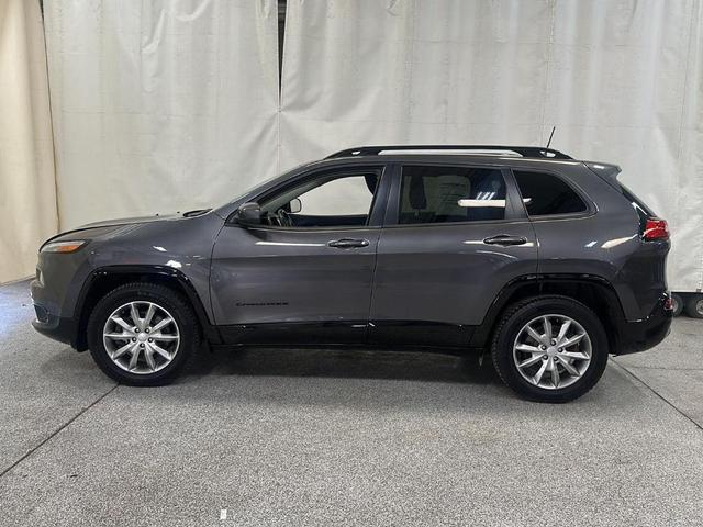 Photo of 2018 Granite Crystal Clearcoat Metallic Jeep Cherokee
