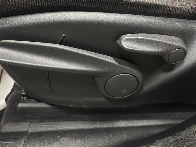Photo of 2018 Granite Crystal Clearcoat Metallic Jeep Cherokee