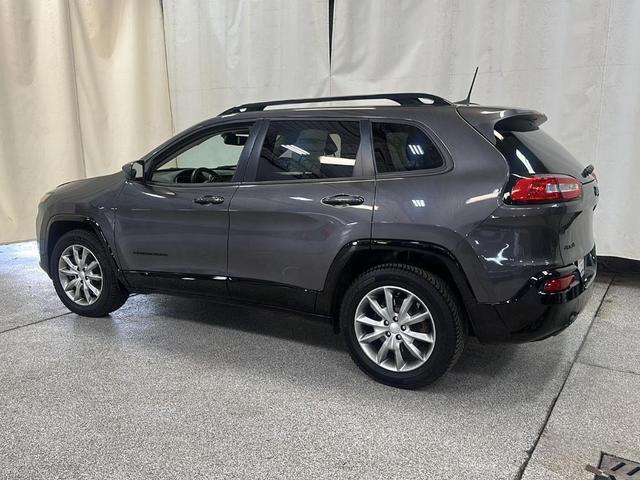 Photo of 2018 Granite Crystal Clearcoat Metallic Jeep Cherokee