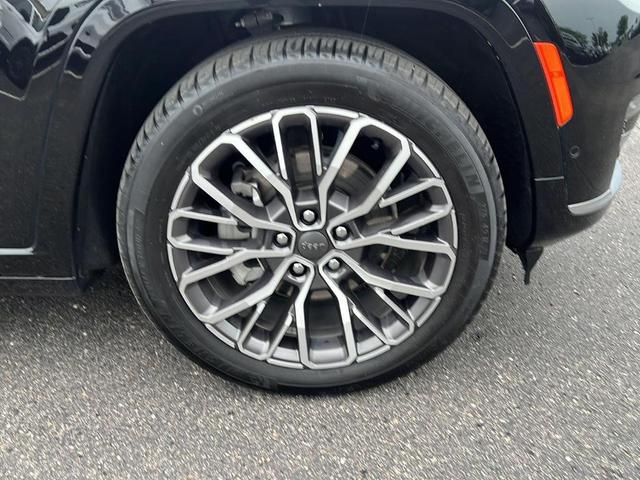 Photo of 2021 Diamond Black Jeep Grand Cherokee L