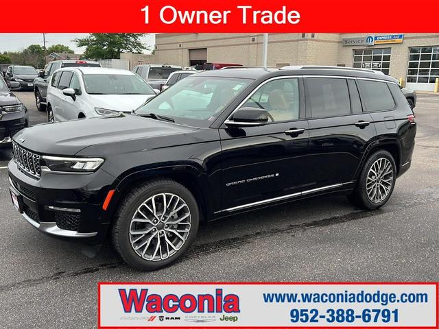 Photo of 2021 Diamond Black Jeep Grand Cherokee L