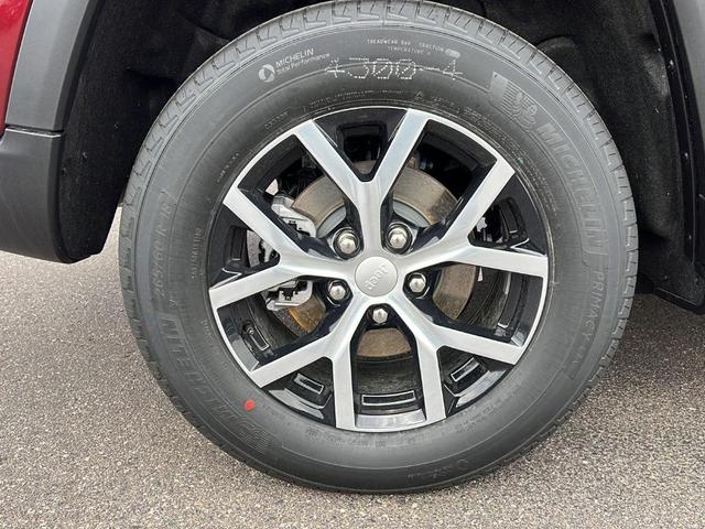 Photo of 2025 Velvet Red Pearlcoat Jeep Grand Cherokee