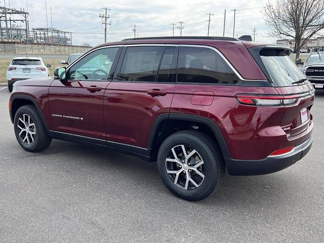Photo of 2025 Velvet Red Pearlcoat Jeep Grand Cherokee
