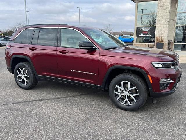 Photo of 2025 Velvet Red Pearlcoat Jeep Grand Cherokee