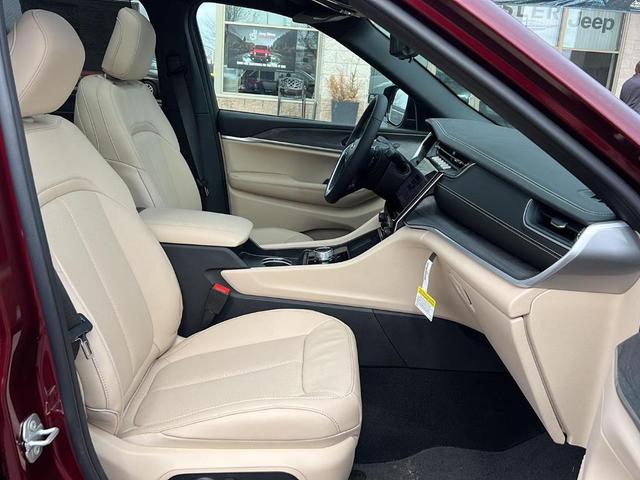 Photo of 2025 Velvet Red Pearlcoat Jeep Grand Cherokee