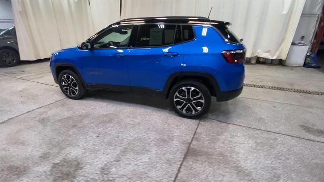 Photo of 2022 Laser Blue Jeep Compass