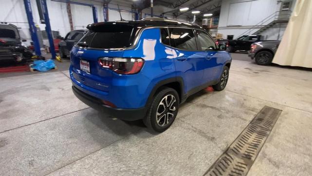 Photo of 2022 Laser Blue Jeep Compass