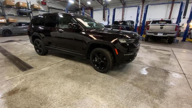 Photo of 2023 Ember Pearlcoat Jeep Grand Cherokee L