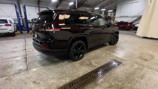 Photo of 2023 Ember Pearlcoat Jeep Grand Cherokee L