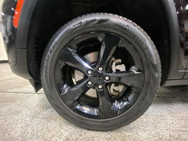 Photo of 2023 Ember Pearlcoat Jeep Grand Cherokee L