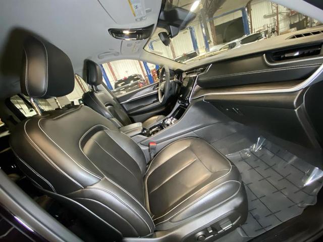Photo of 2023 Ember Pearlcoat Jeep Grand Cherokee L