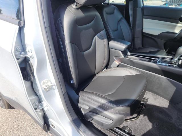 Photo of 2024 Silver Zynith Jeep Compass