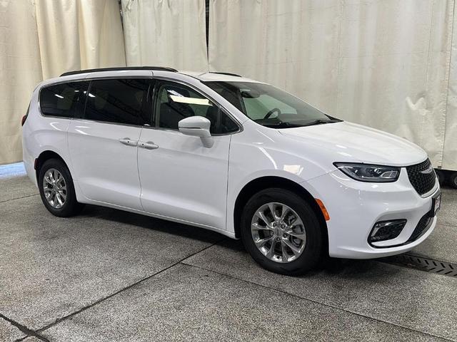 Photo of 2022 Bright White Clearcoat Chrysler Pacifica