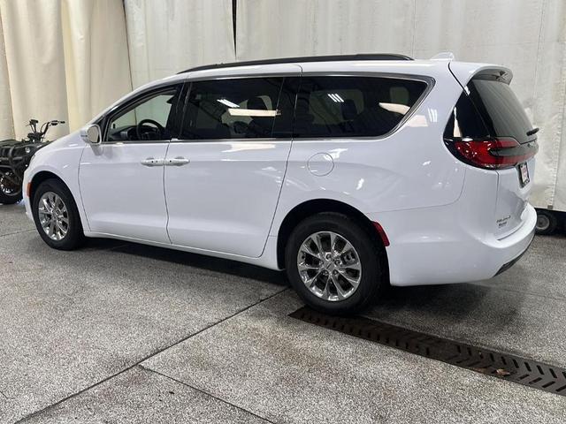 Photo of 2022 Bright White Clearcoat Chrysler Pacifica