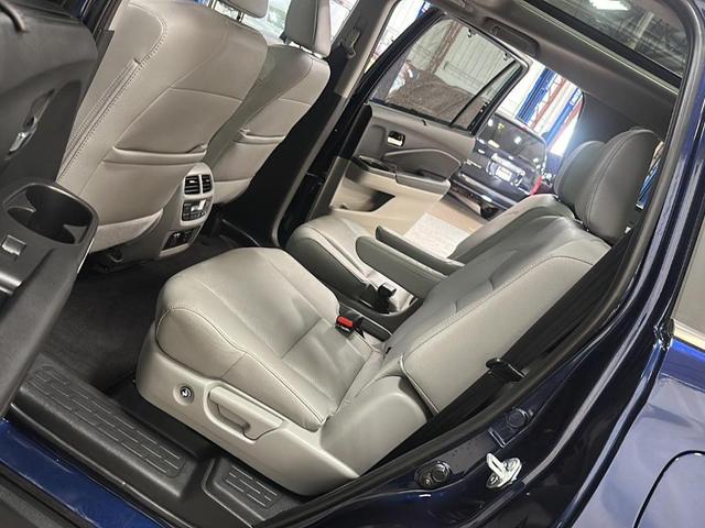 Photo of 2022 Obsidian Blue Pearl Honda Pilot