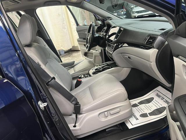 Photo of 2022 Obsidian Blue Pearl Honda Pilot