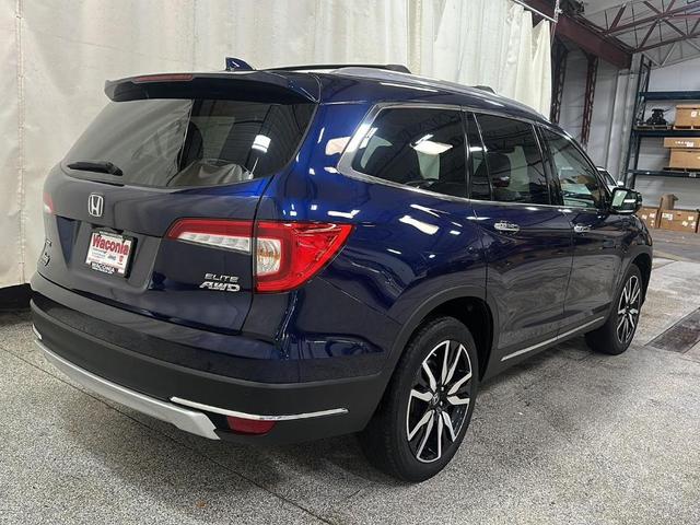 Photo of 2022 Obsidian Blue Pearl Honda Pilot