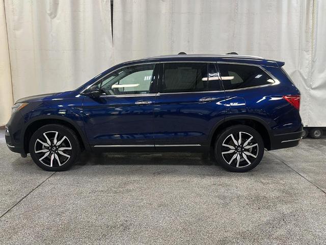 Photo of 2022 Obsidian Blue Pearl Honda Pilot
