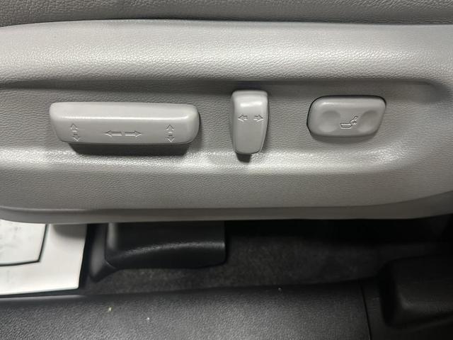 Photo of 2022 Obsidian Blue Pearl Honda Pilot