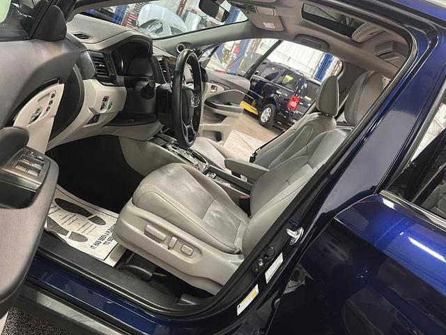 Photo of 2022 Obsidian Blue Pearl Honda Pilot
