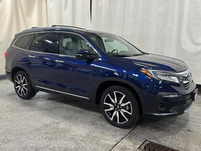 Photo of 2022 Obsidian Blue Pearl Honda Pilot