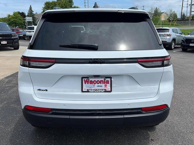 Photo of 2025 Bright White Clearcoat Jeep Grand Cherokee