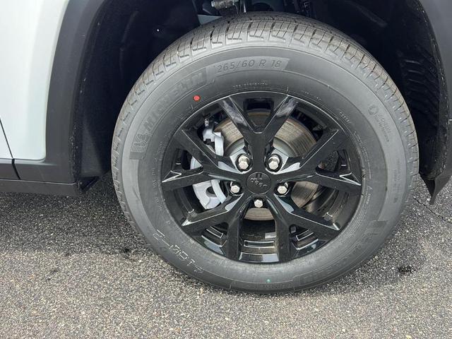Photo of 2025 Bright White Clearcoat Jeep Grand Cherokee