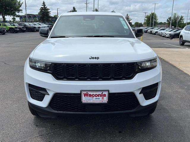 Photo of 2025 Bright White Clearcoat Jeep Grand Cherokee