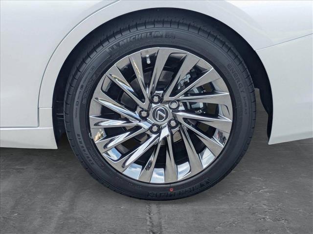 Photo of 2025 Eminent White Pearl Lexus ES 300h
