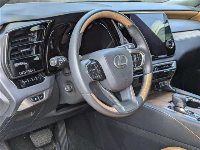 Photo of 2023 Eminent White Pearl Lexus RX 350