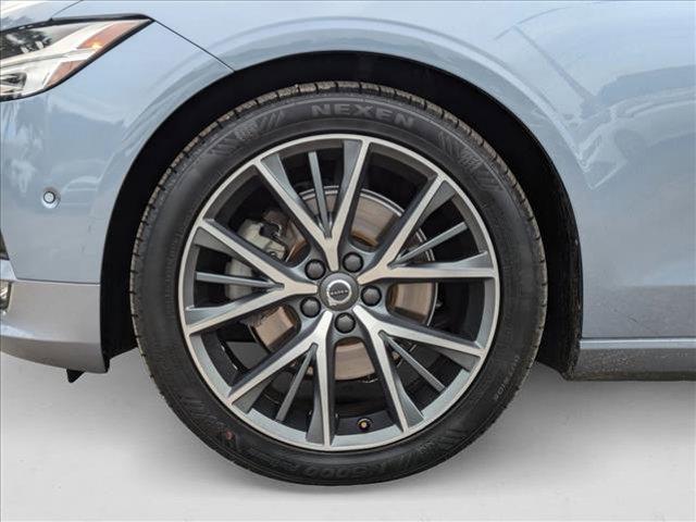 Photo of 2017 Blue Volvo S90