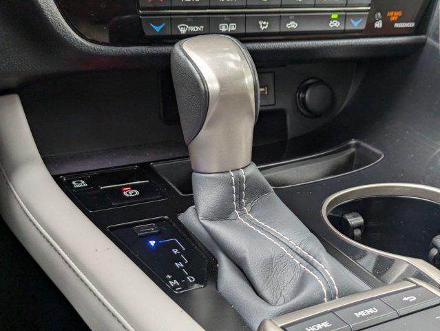 Photo of 2022 Atomic Silver Lexus RX 350