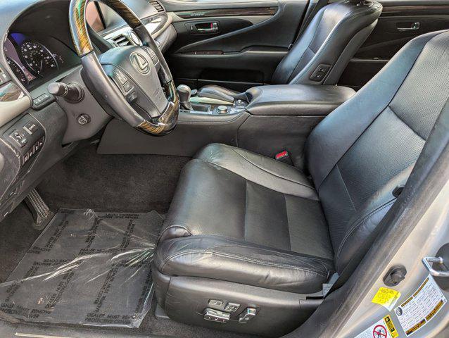 Photo of 2013 Liquid Platinum Lexus LS 460