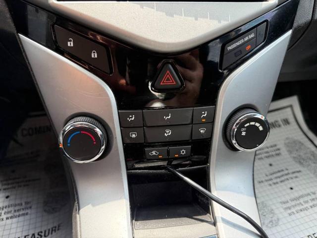 Photo of 2011 Silver Ice Metallic Chevrolet Cruze