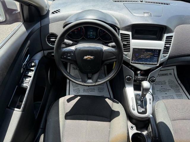 Photo of 2011 Silver Ice Metallic Chevrolet Cruze