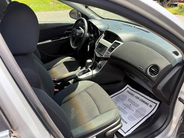 Photo of 2011 Silver Ice Metallic Chevrolet Cruze