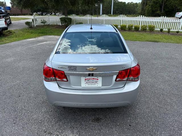 Photo of 2011 Silver Ice Metallic Chevrolet Cruze