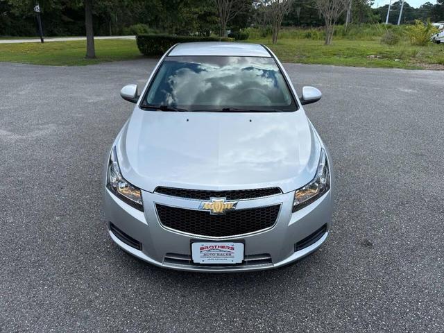 Photo of 2011 Silver Ice Metallic Chevrolet Cruze
