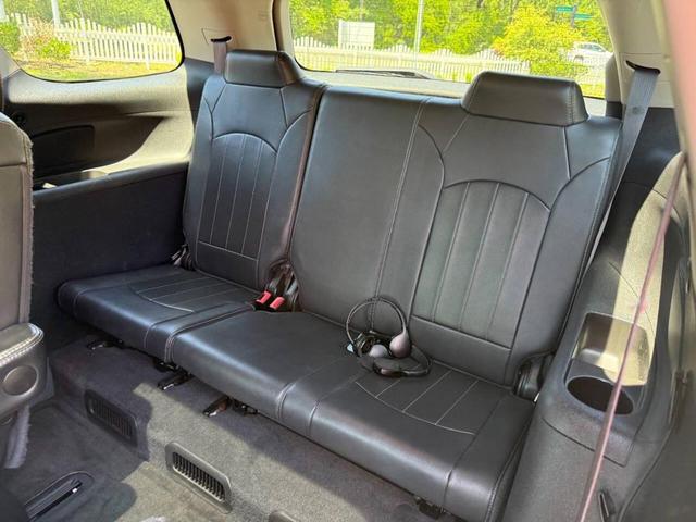 Photo of 2015 White Diamond Tricoat GMC Acadia