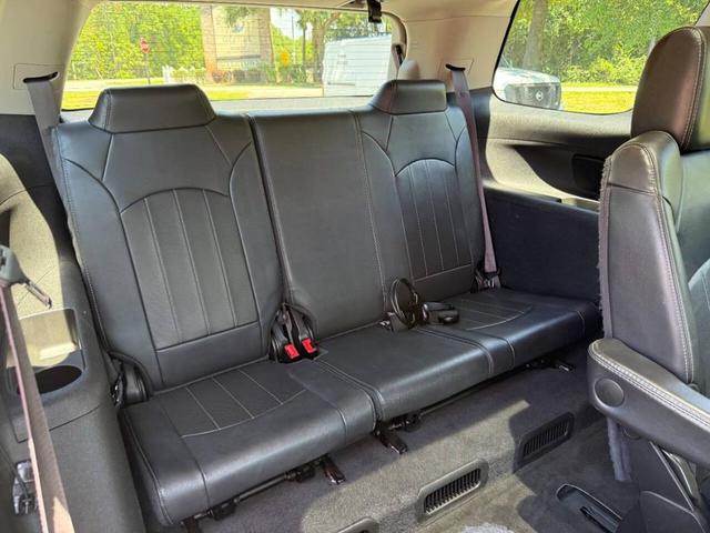 Photo of 2015 White Diamond Tricoat GMC Acadia