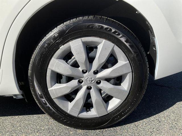 Photo of 2014 Super White Toyota Corolla
